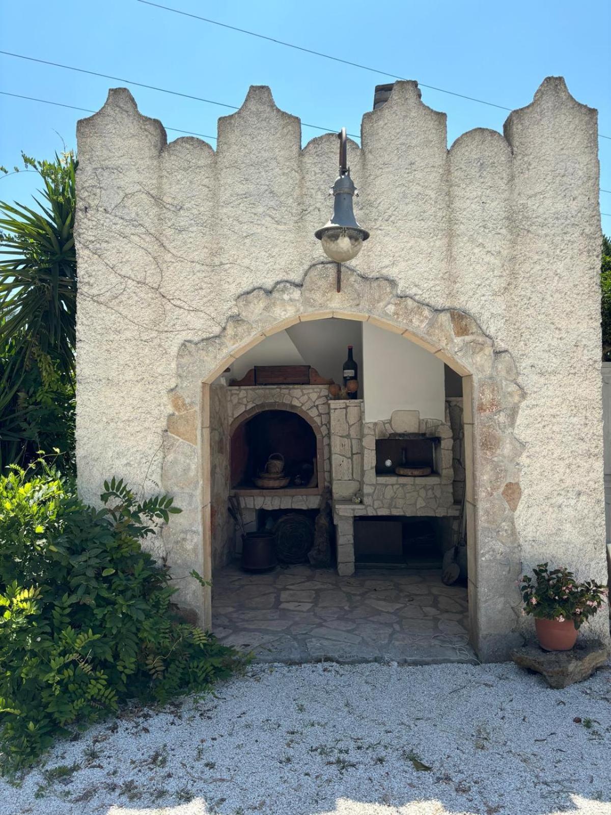 Tenuta Pizzi San Pietro Vernotico Buitenkant foto
