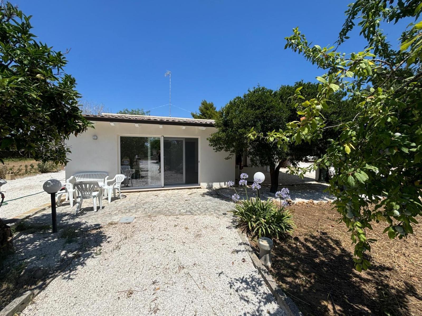 Tenuta Pizzi San Pietro Vernotico Buitenkant foto